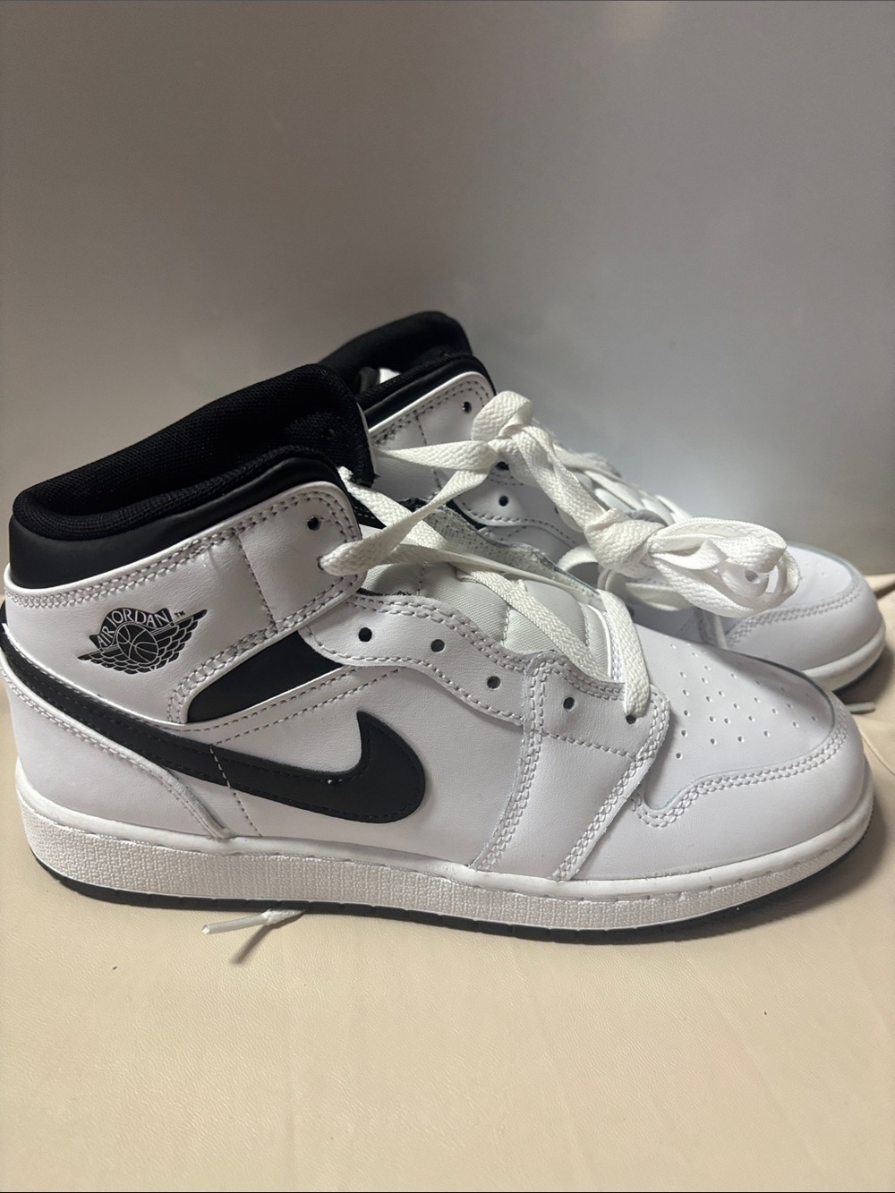 Nike Air Jordan 1 Mid Reverse Panda Black white unisex Mid-Top Sneakers size 6